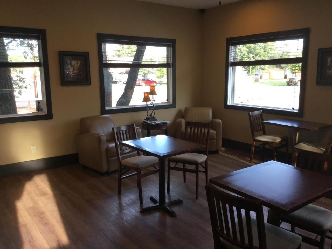 Sagebrush Inn & Suites Broadus 외부 사진