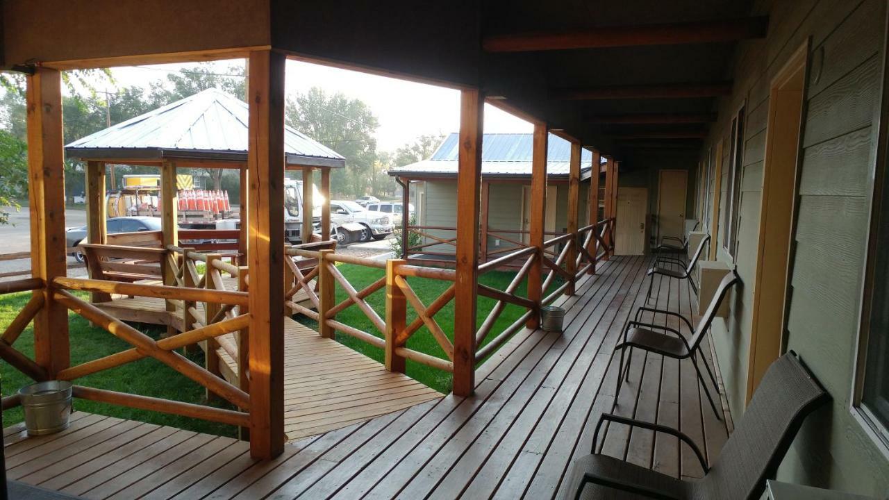 Sagebrush Inn & Suites Broadus 외부 사진