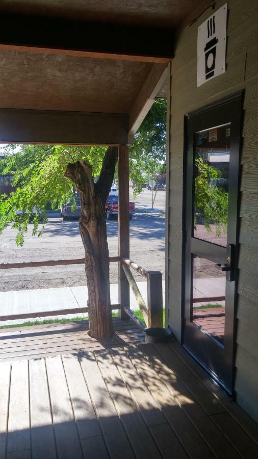 Sagebrush Inn & Suites Broadus 외부 사진